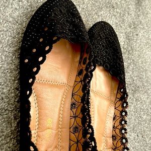 Black flat shoes